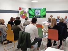FOTO CHE MOSTRA L'UDIENZA CON PUBBLICO E RELATORI